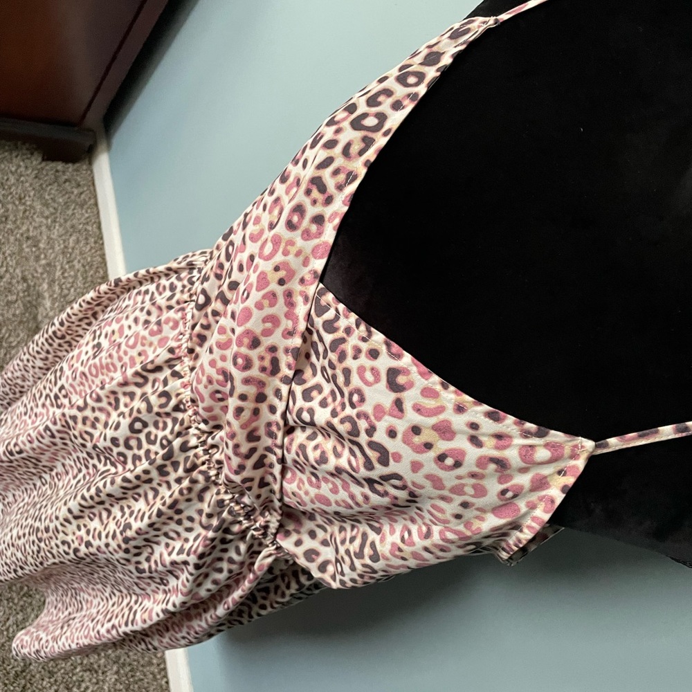 Sexy but classy pink leopard print Sun dress.